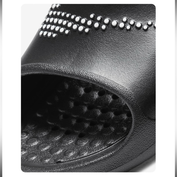 🆕 WMNS NIKE VICTORI ONES SHOWERS SLIDES BLACKS WHITES POOLS WATERPROOF - Picture 2 of 3